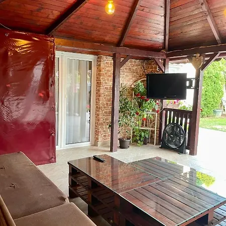 Airport Alexandra Apartment