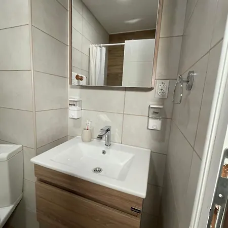 Airport Alexandra Apartment *